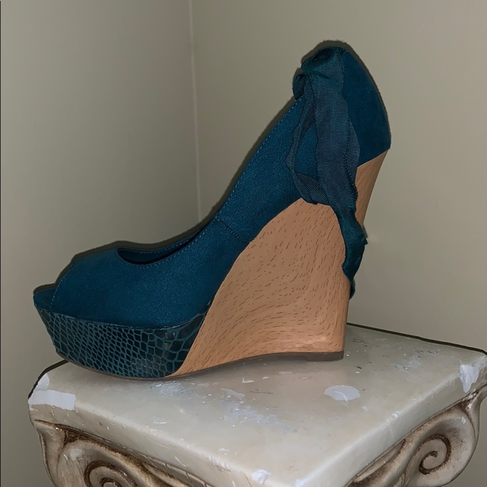 Peep toe wedges